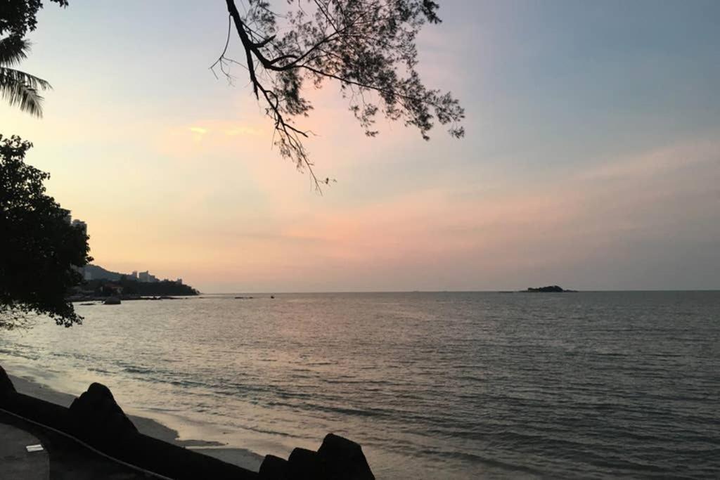 New Seaview Cozy Modern Beach House Tanjung Bungah  Exterior photo